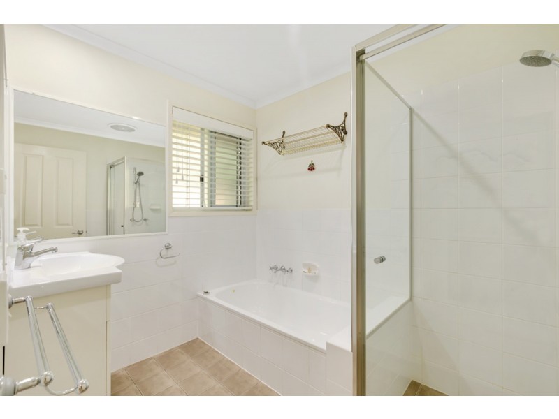 8 Forfar Court, Highland Park QLD 4211