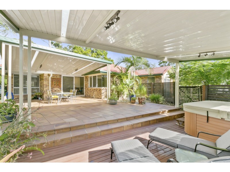 8 Forfar Court, Highland Park QLD 4211