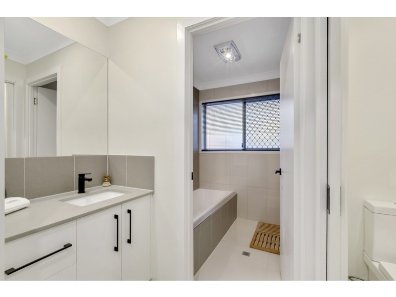 11 Marble Drive, Carrara QLD 4211