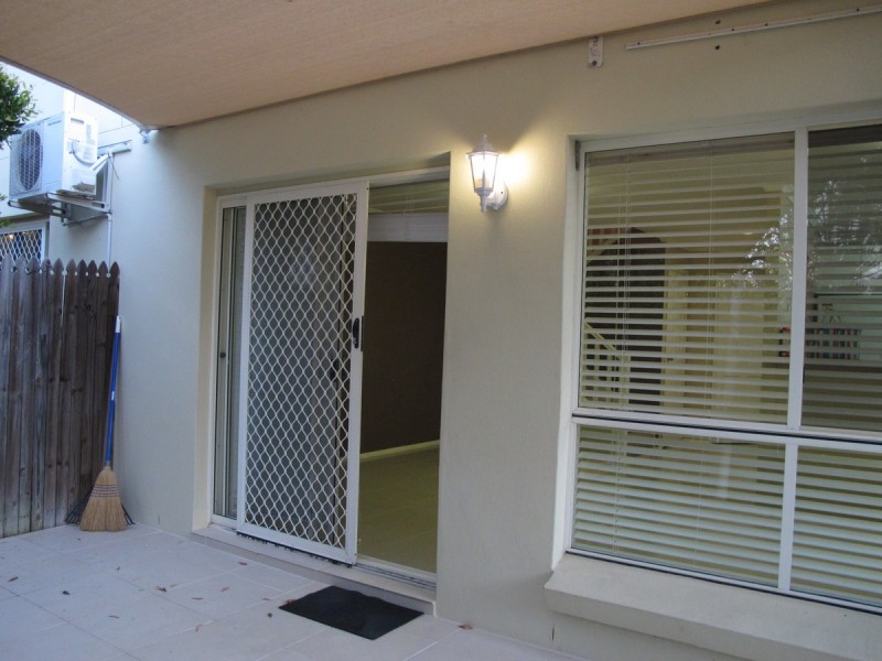 60/102 Alexander Drive, Highland Park QLD 4211