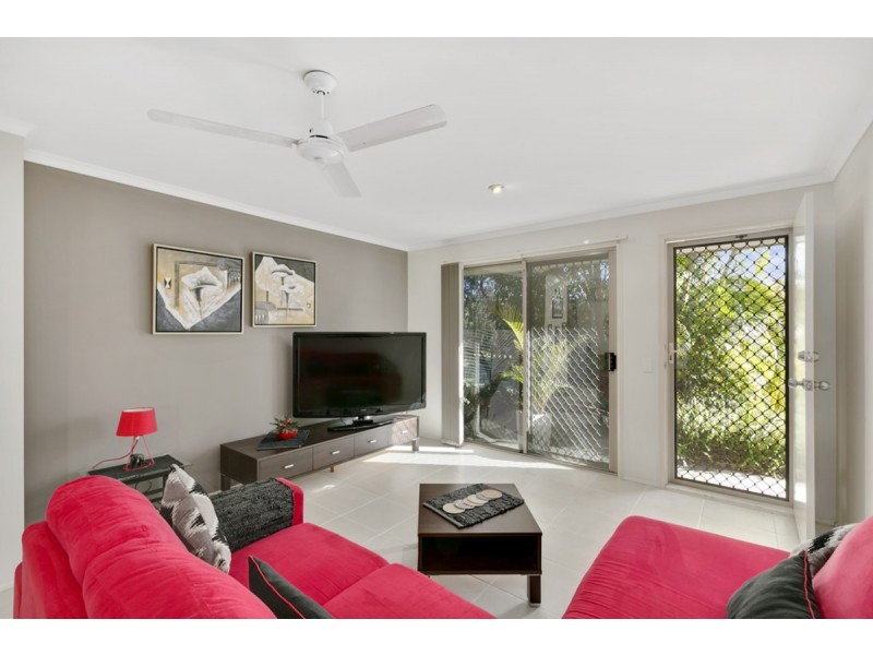 1/12 Ogilvie Crescent, Nerang QLD 4211