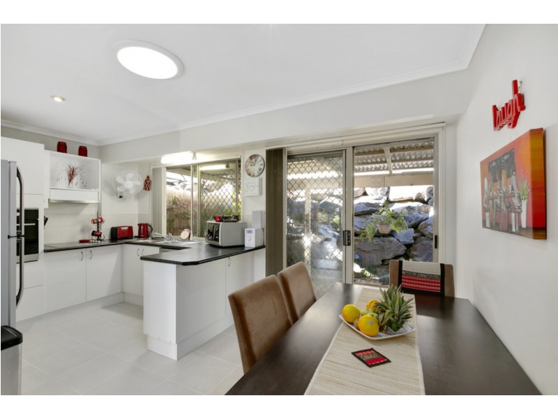 1/12 Ogilvie Crescent, Nerang QLD 4211