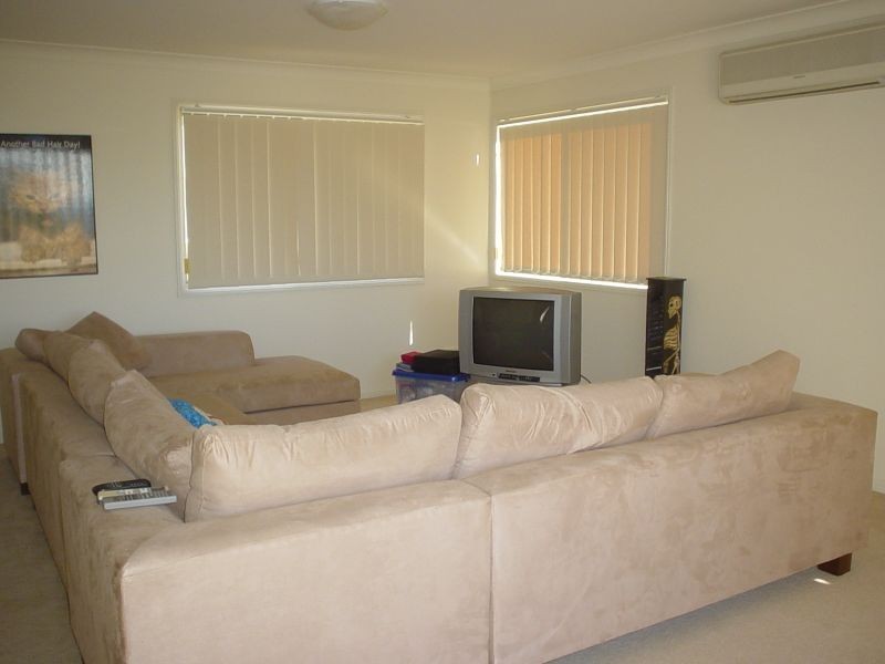 1/1 Van Brugge Court, Highland Park QLD 4211