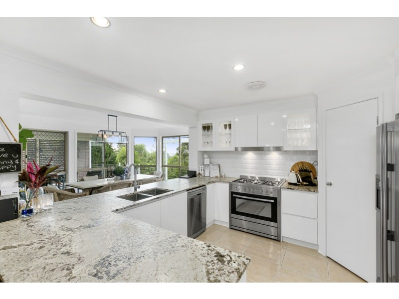 94 Armstrong Way, Highland Park QLD 4211