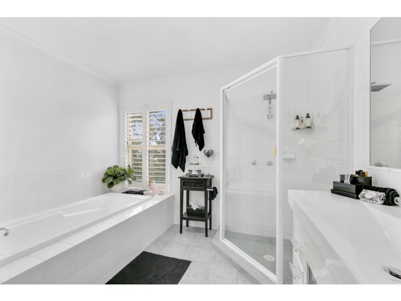 94 Armstrong Way, Highland Park QLD 4211