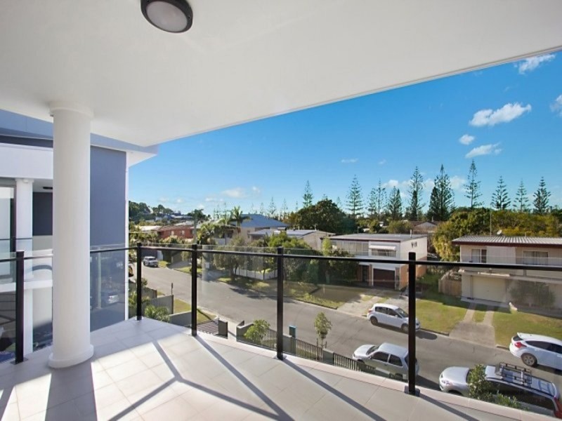 11/15-17 Bullimah Avenue, Burleigh Heads QLD 4220