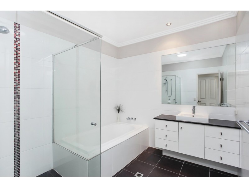 30 Convery Crescent, Highland Park QLD 4211