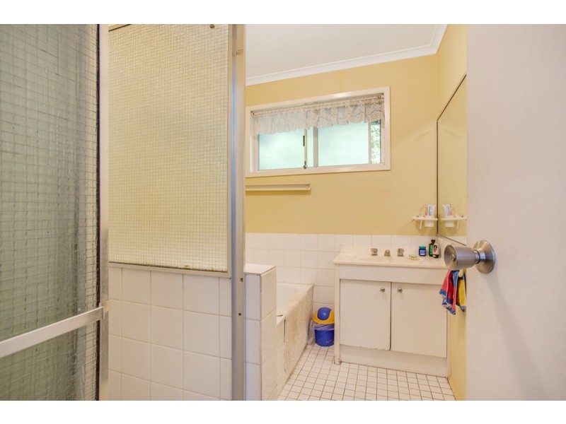 5 Buring Court, Highland Park QLD 4211