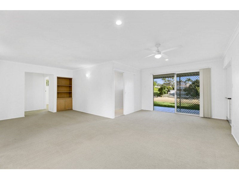 36 Poinciana Boulevard, Broadbeach Waters QLD 4218