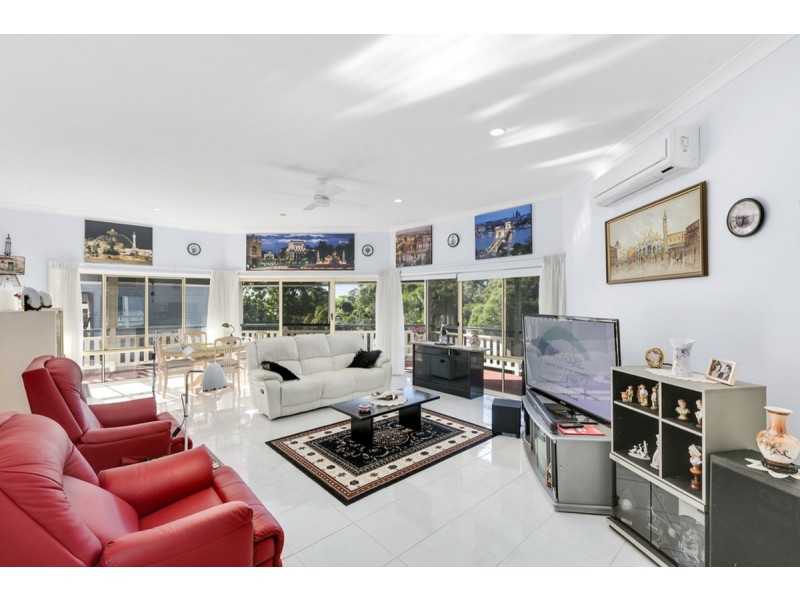 33 Tristania Way, Highland Park QLD 4211