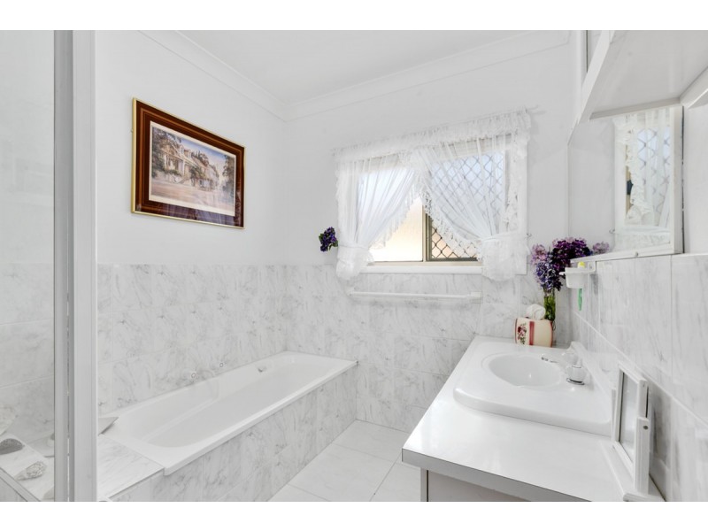 33 Tristania Way, Highland Park QLD 4211