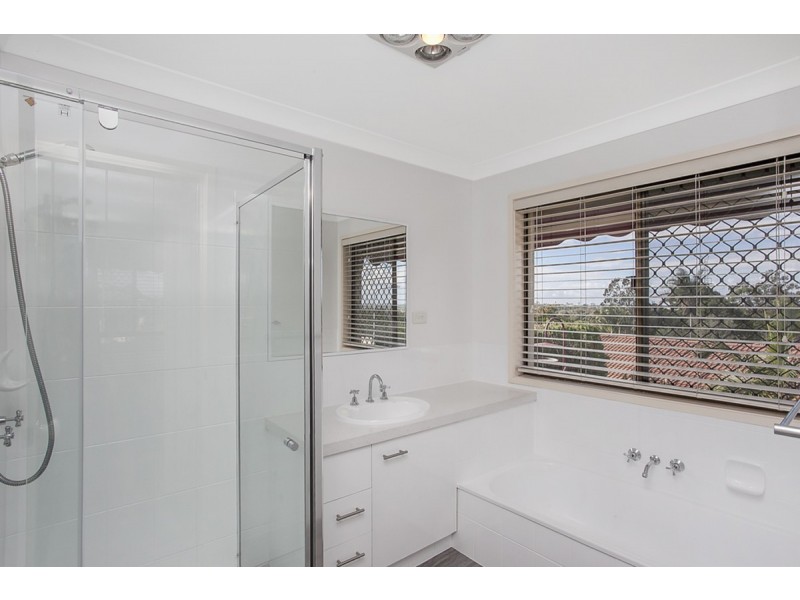 1 Jindabyne Court, Highland Park QLD 4211