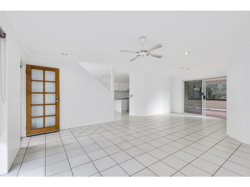 3 Lark Court, Carrara QLD 4211