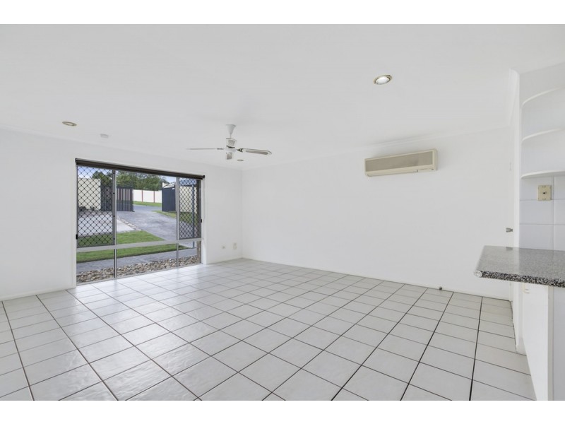 3 Lark Court, Carrara QLD 4211