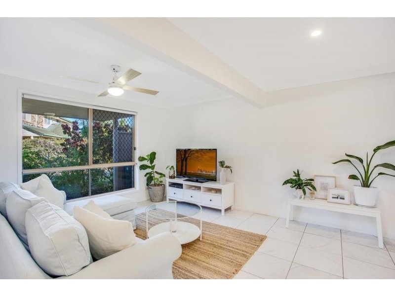 15/2 Weedons Road, Nerang QLD 4211