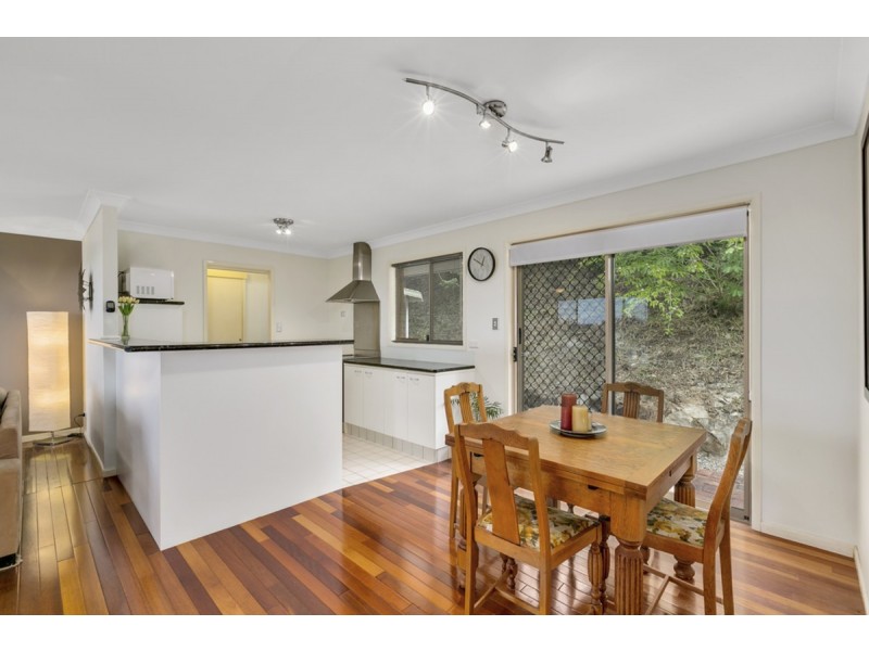 1/106 Explorers Way, Highland Park QLD 4211