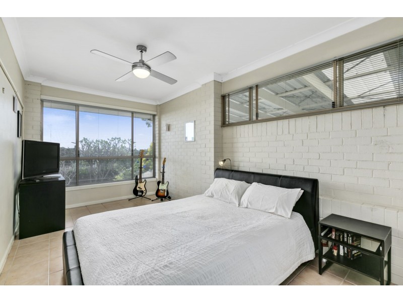 1/106 Explorers Way, Highland Park QLD 4211