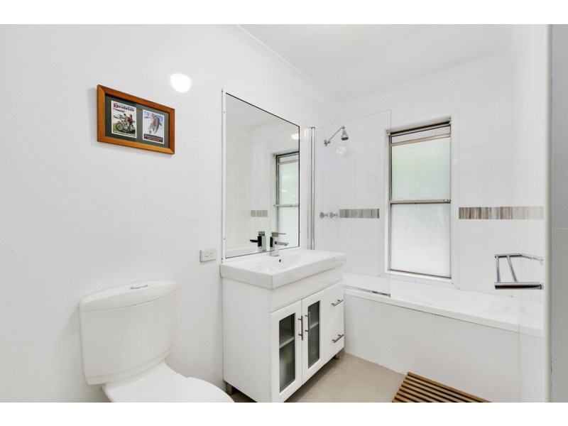 1/106 Explorers Way, Highland Park QLD 4211