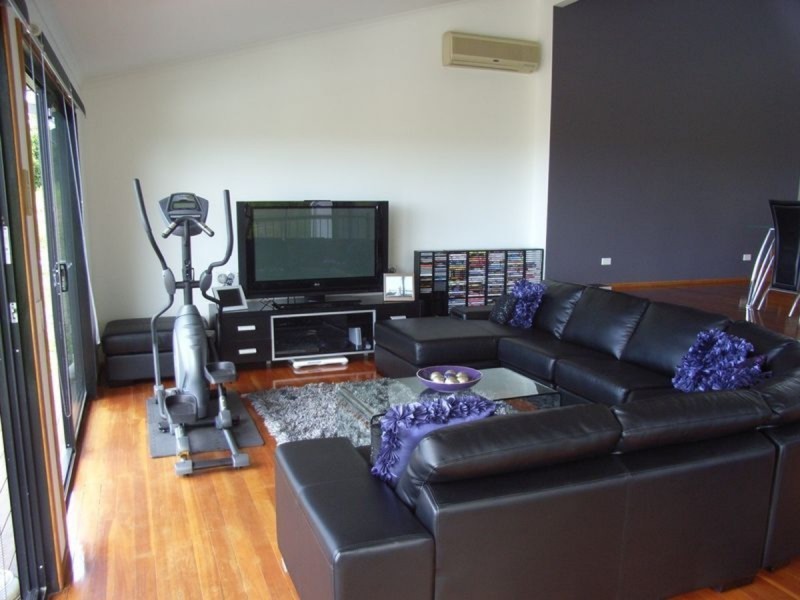 11 Moroccan Street, Highland Park QLD 4211