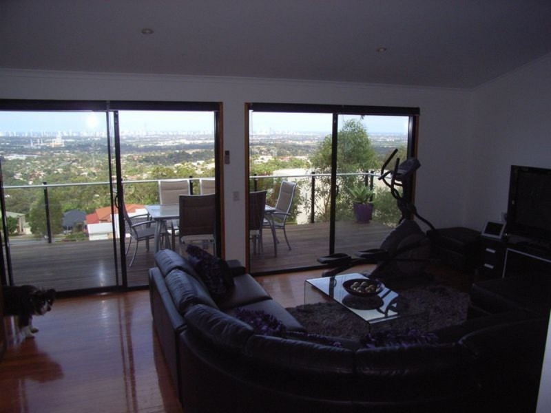 11 Moroccan Street, Highland Park QLD 4211