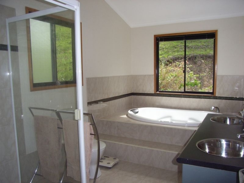 11 Moroccan Street, Highland Park QLD 4211