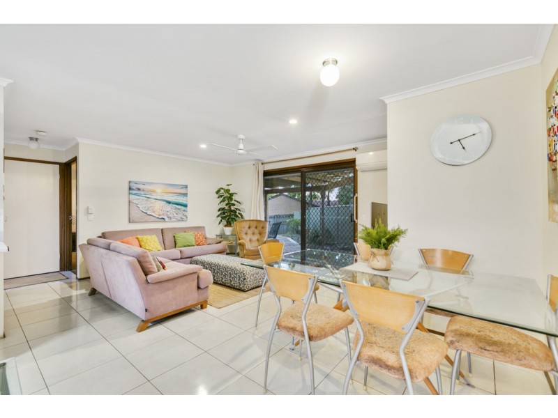 2/9 Botanical Drive, Labrador QLD 4215