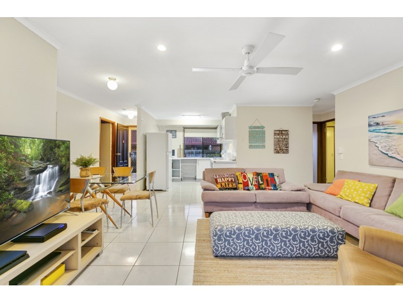 2/9 Botanical Drive, Labrador QLD 4215