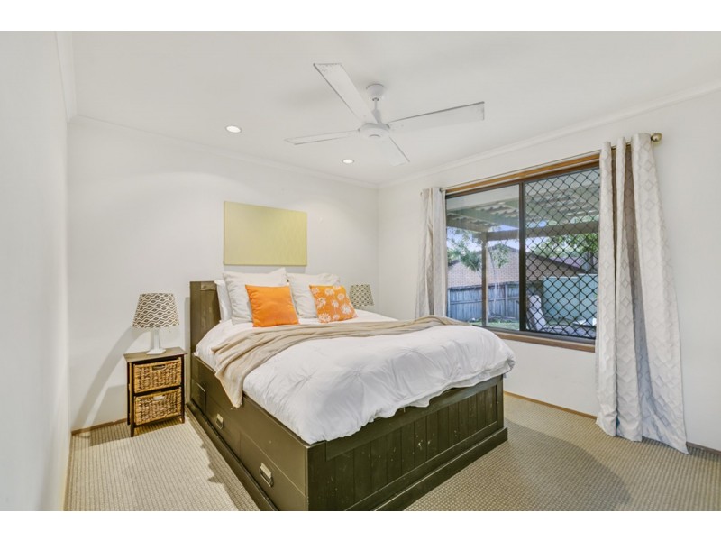 2/9 Botanical Drive, Labrador QLD 4215