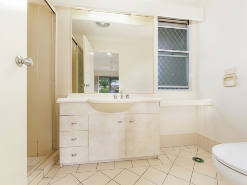 203/215 Cottesloe Drive, Mermaid Waters QLD 4218