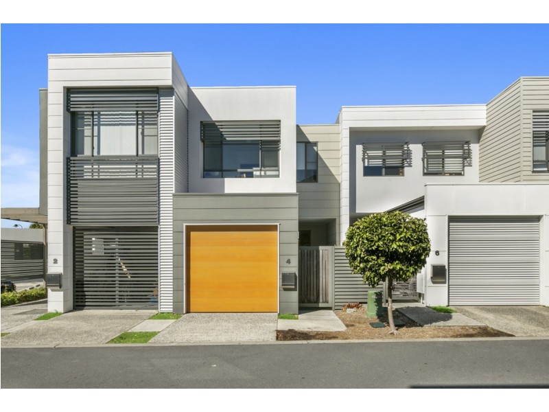 4/2 The Gardenway, Robina QLD 4226