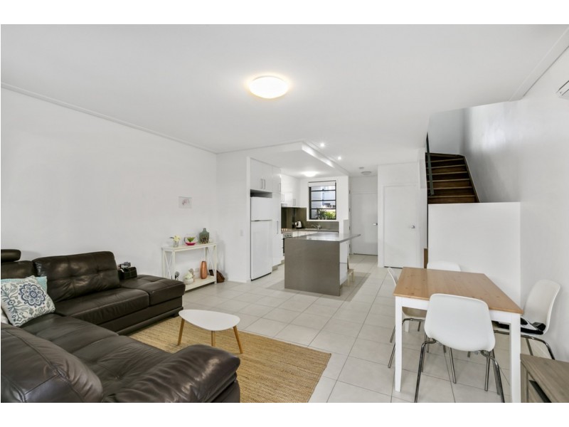 4/2 The Gardenway, Robina QLD 4226