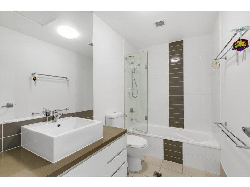 4/2 The Gardenway, Robina QLD 4226