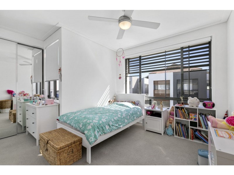 4/2 The Gardenway, Robina QLD 4226