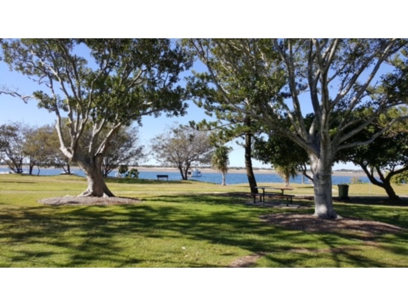 2/5 Proud Street, Labrador QLD 4215