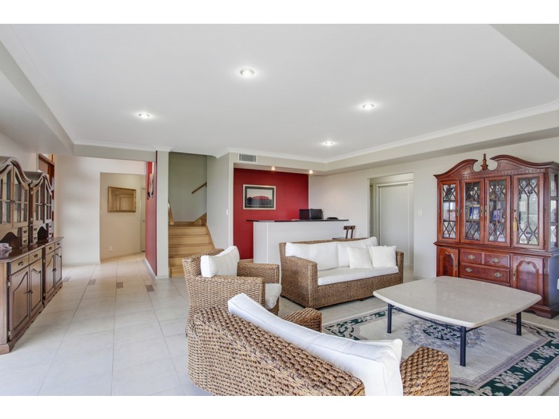 1 Chevron Rise, Highland Park QLD 4211