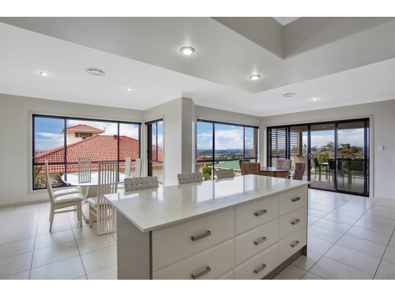 1 Chevron Rise, Highland Park QLD 4211