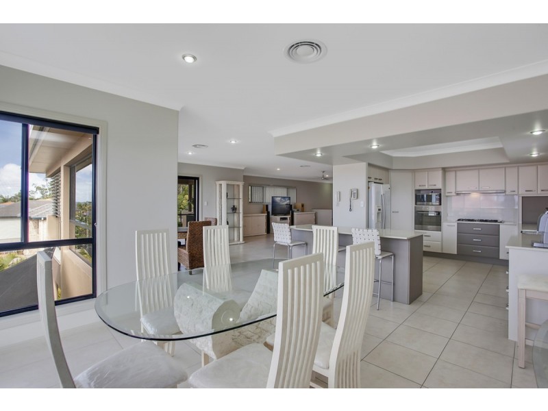 1 Chevron Rise, Highland Park QLD 4211