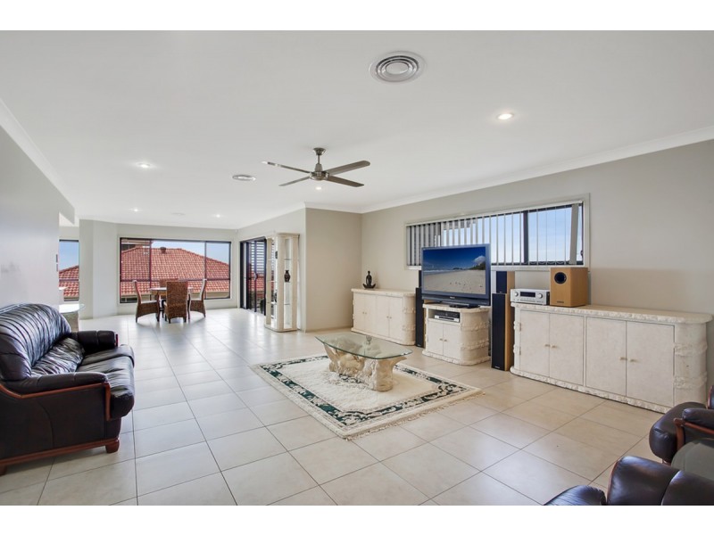 1 Chevron Rise, Highland Park QLD 4211