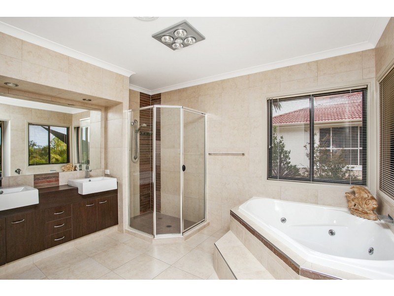 1 Chevron Rise, Highland Park QLD 4211