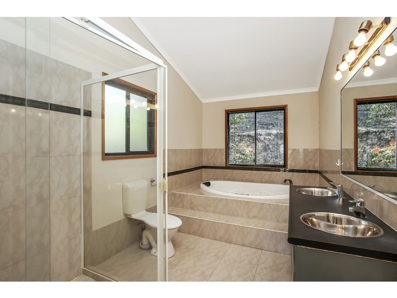 11 Moroccan Street, Highland Park QLD 4211
