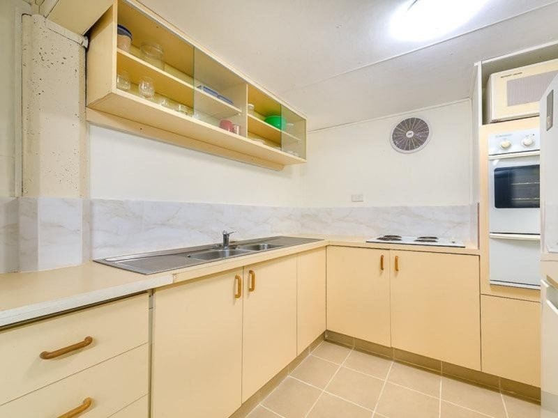 22 Geoffrey Avenue, Southport QLD 4215