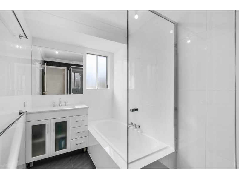28 Michelmore Road, Carrara QLD 4211
