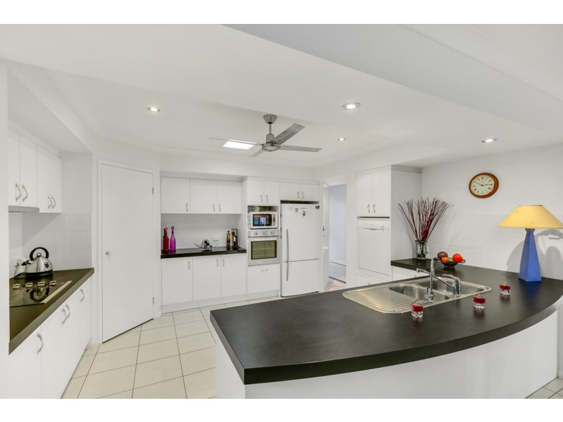 18 Greenbank Circuit, Carrara QLD 4211