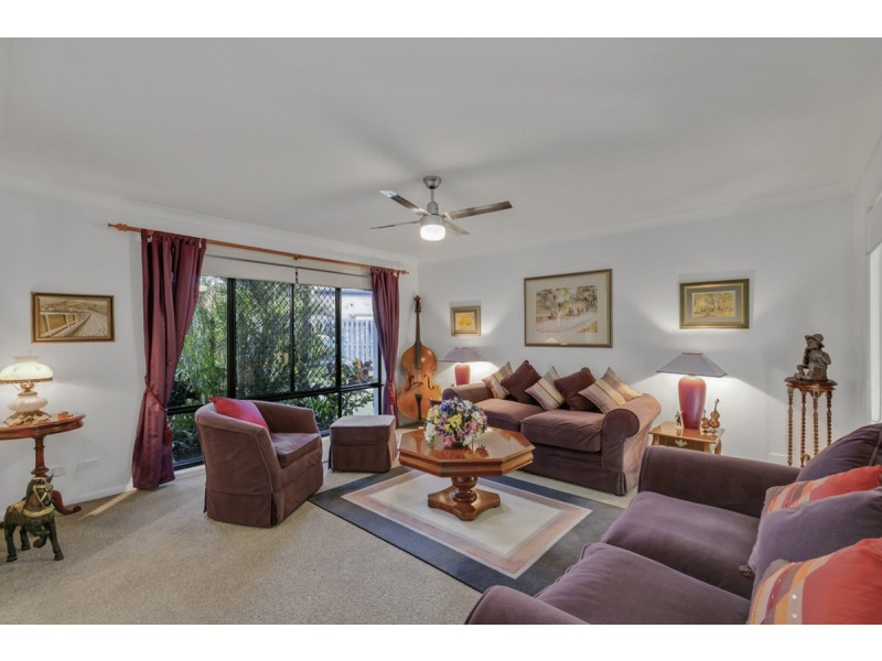 18 Greenbank Circuit, Carrara QLD 4211