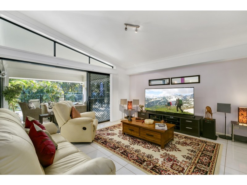 18 Greenbank Circuit, Carrara QLD 4211