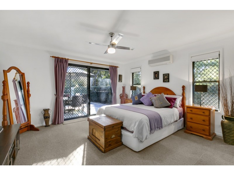 18 Greenbank Circuit, Carrara QLD 4211