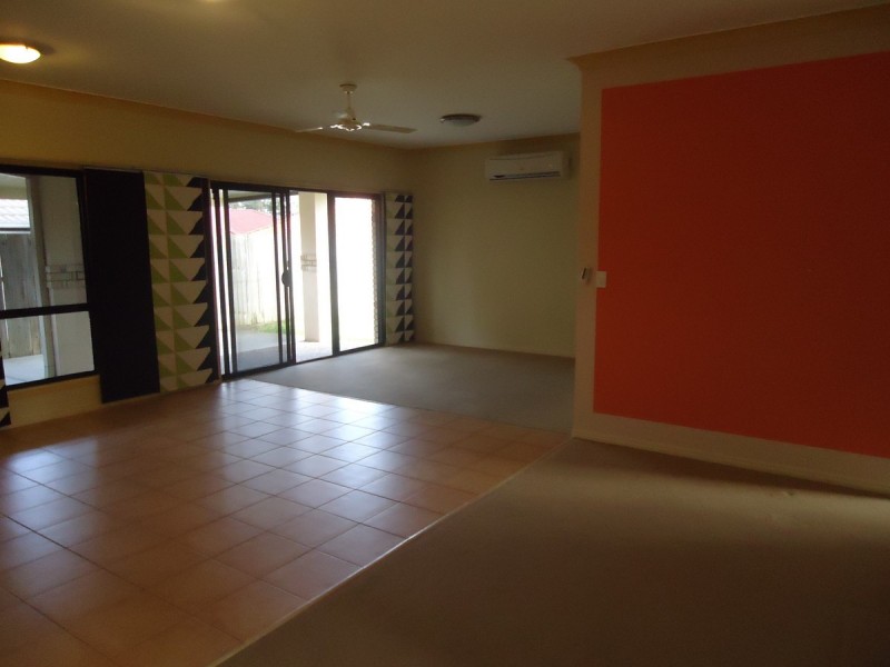8 Bluetail Crescent, Upper Coomera QLD 4209