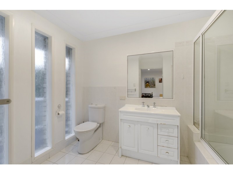 2A Lauder Court, Highland Park QLD 4211