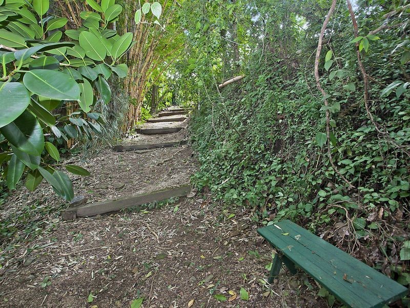 25 Bartlett Avenue, Nerang QLD 4211