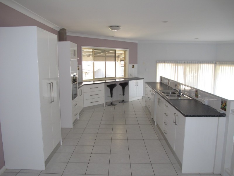 33 Tristania Way, Highland Park QLD 4211